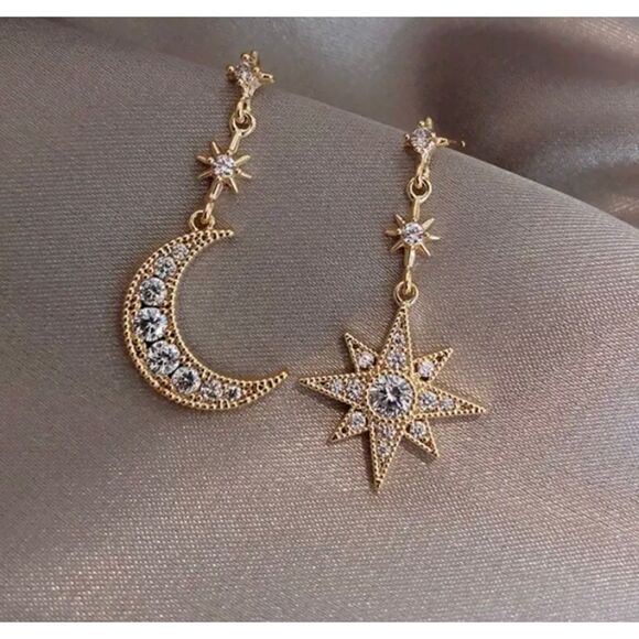 ⭐️ Betsey Johnson celestial moon & star crystal dangle earrings ⭐️ - Picture 2 of 7